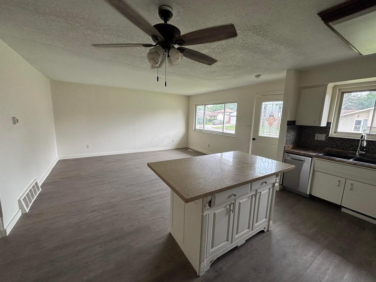 4900 Kresge Dr - Photo 5 of 15