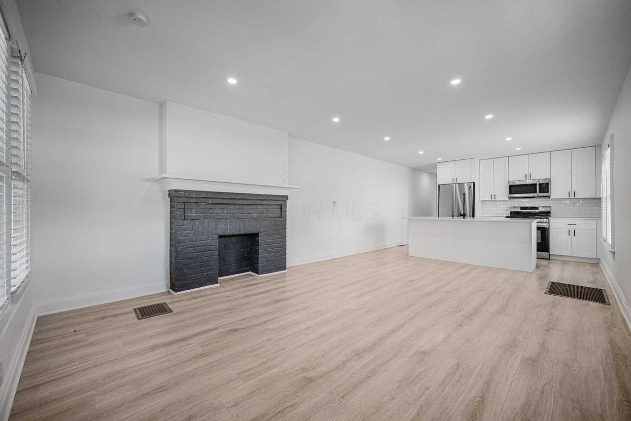 719 S 17th St - Photo 4 of 48