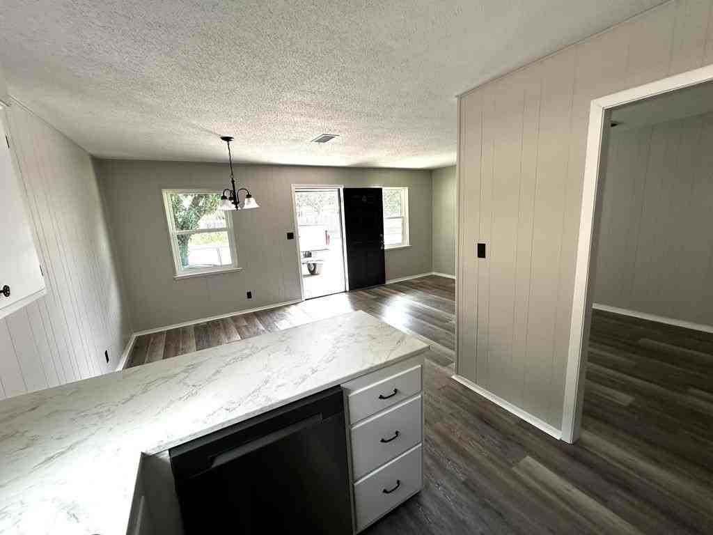 1402 N Adams St #4 - Photo 5 of 13
