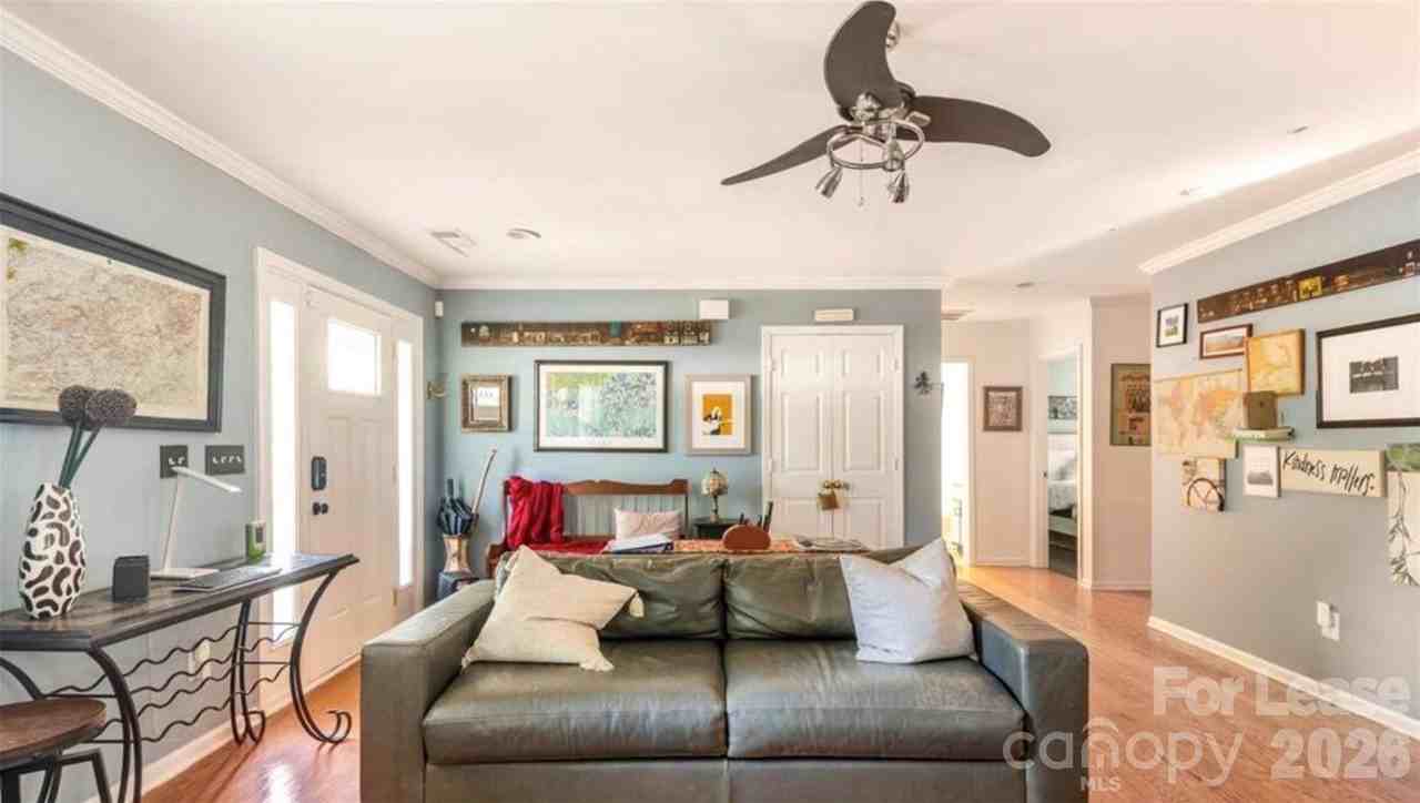 525 E 37th St - Photo 5 of 21