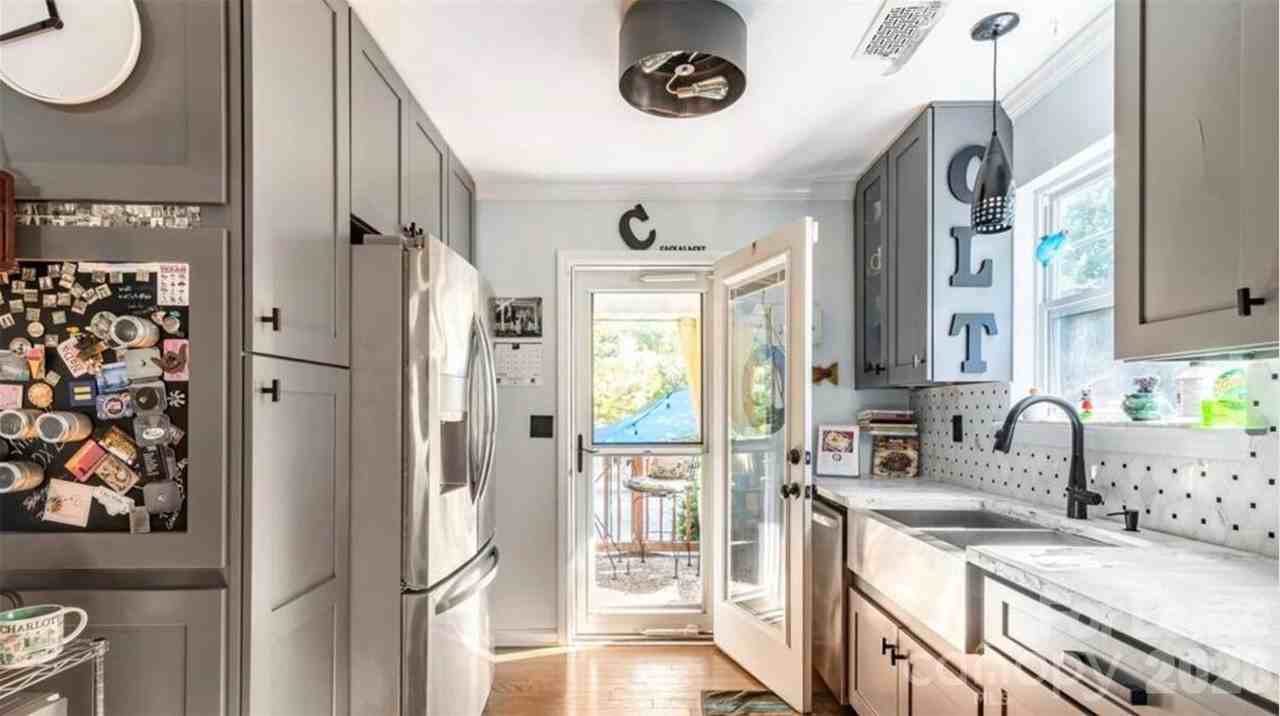 525 E 37th St - Photo 6 of 21