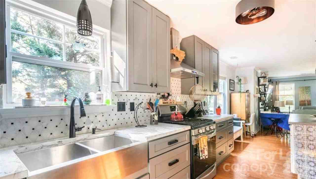 525 E 37th St - Photo 7 of 21