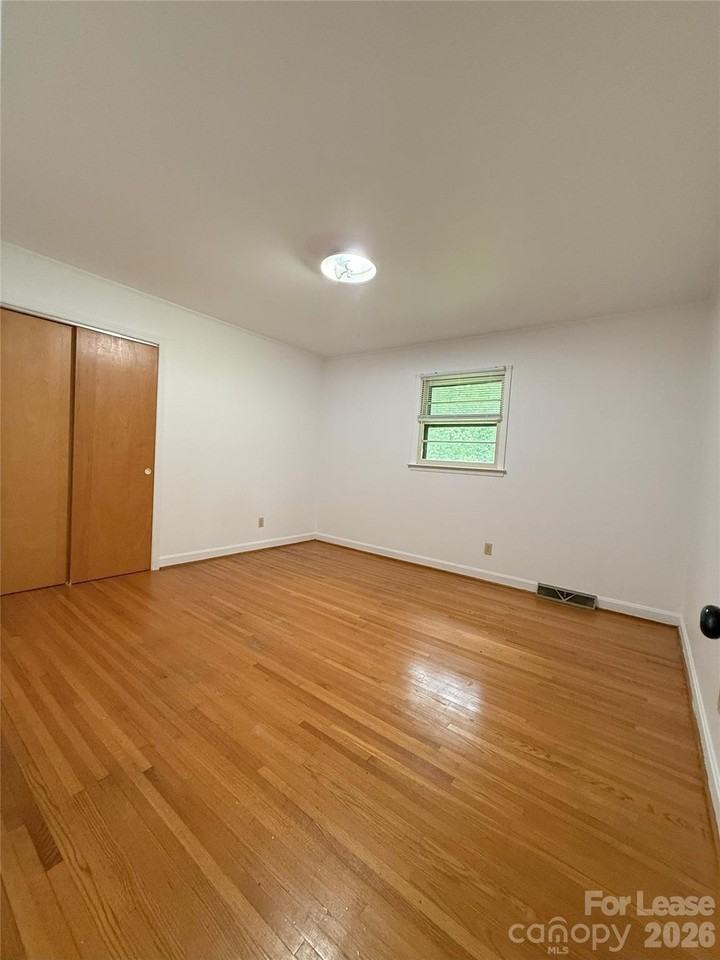 4001 Peggy Ln - Photo 6 of 10