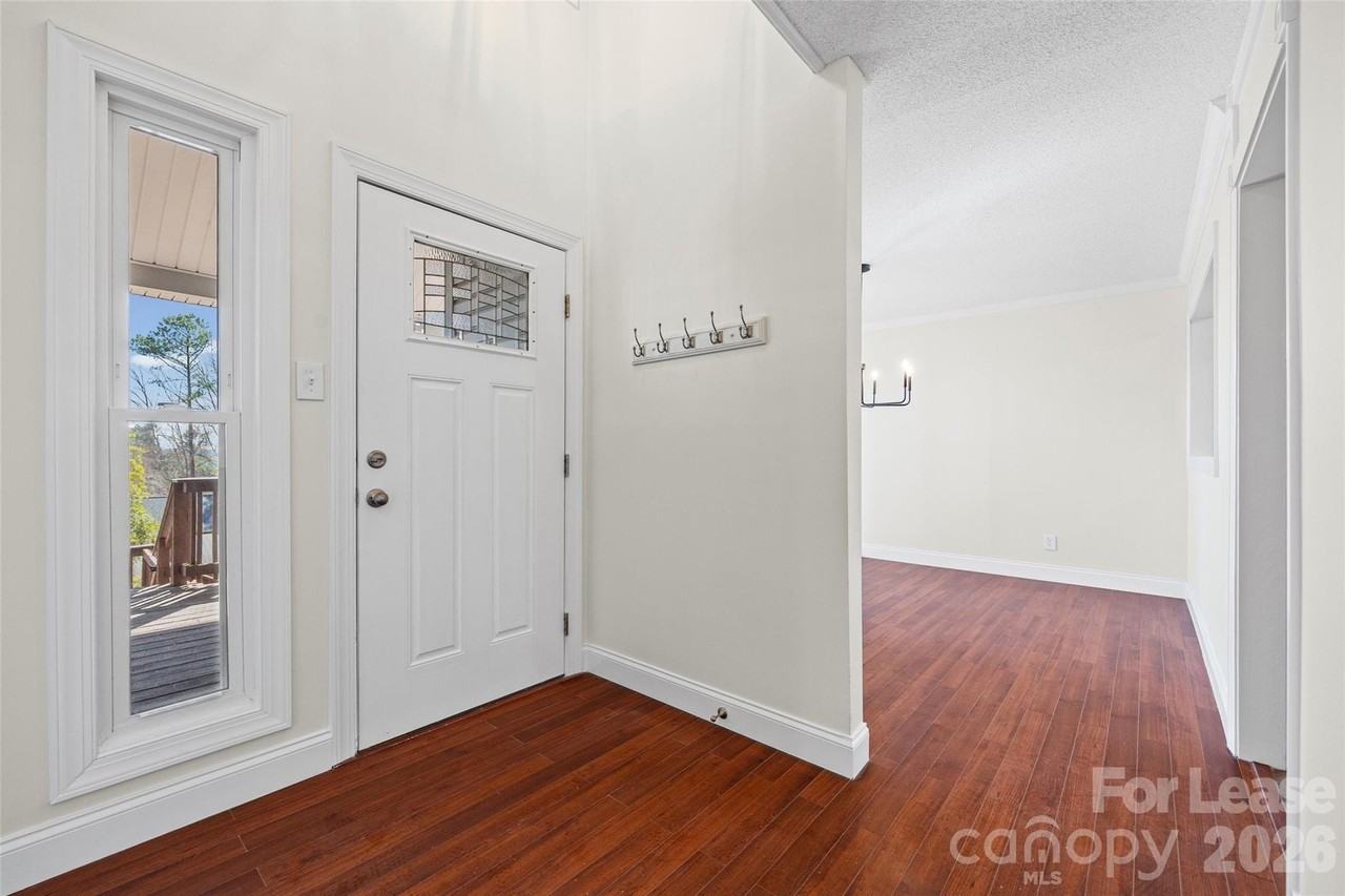 16149 Horoa Ct - Photo 4 of 33