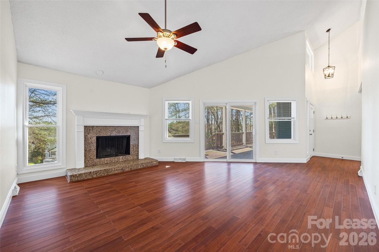 16149 Horoa Ct - Photo 6 of 33