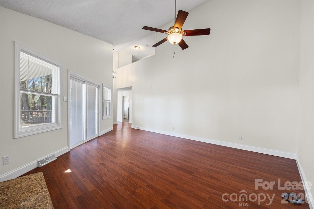 16149 Horoa Ct - Photo 7 of 33