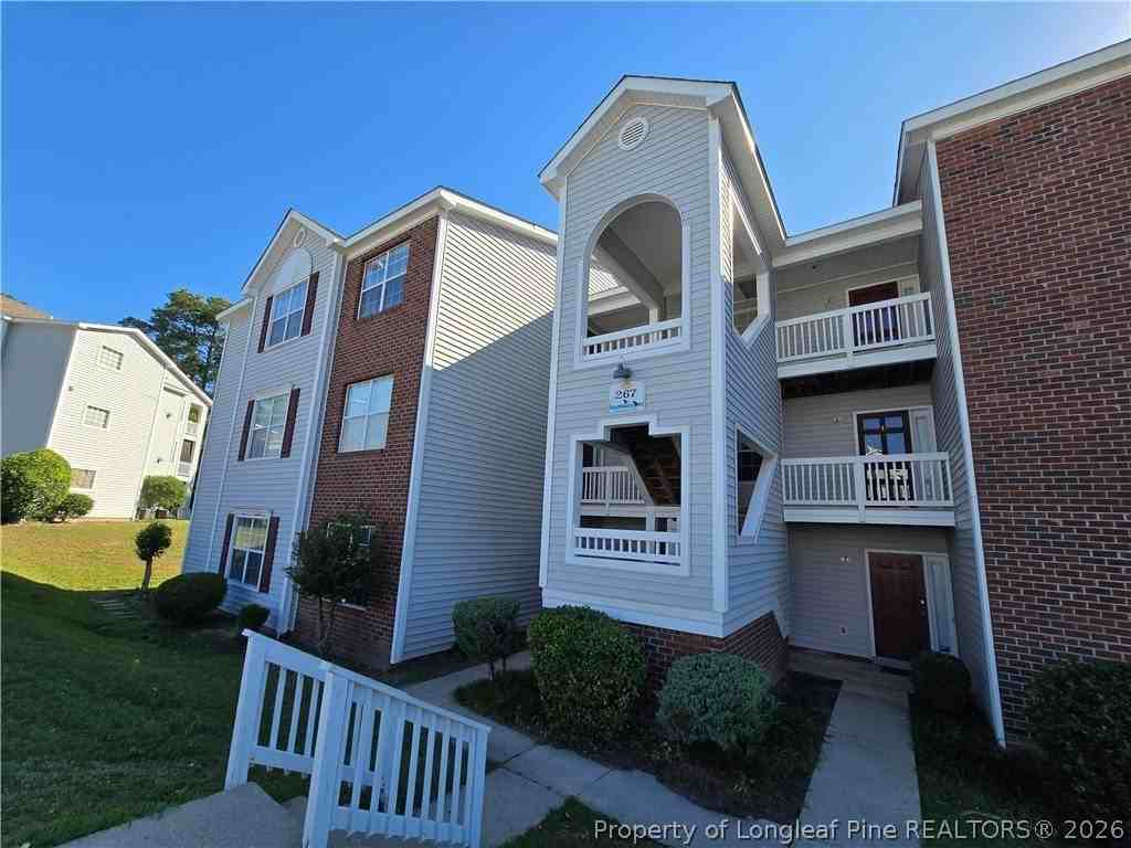 267 Waterdown Dr Apt 1 - Photo 3 of 38