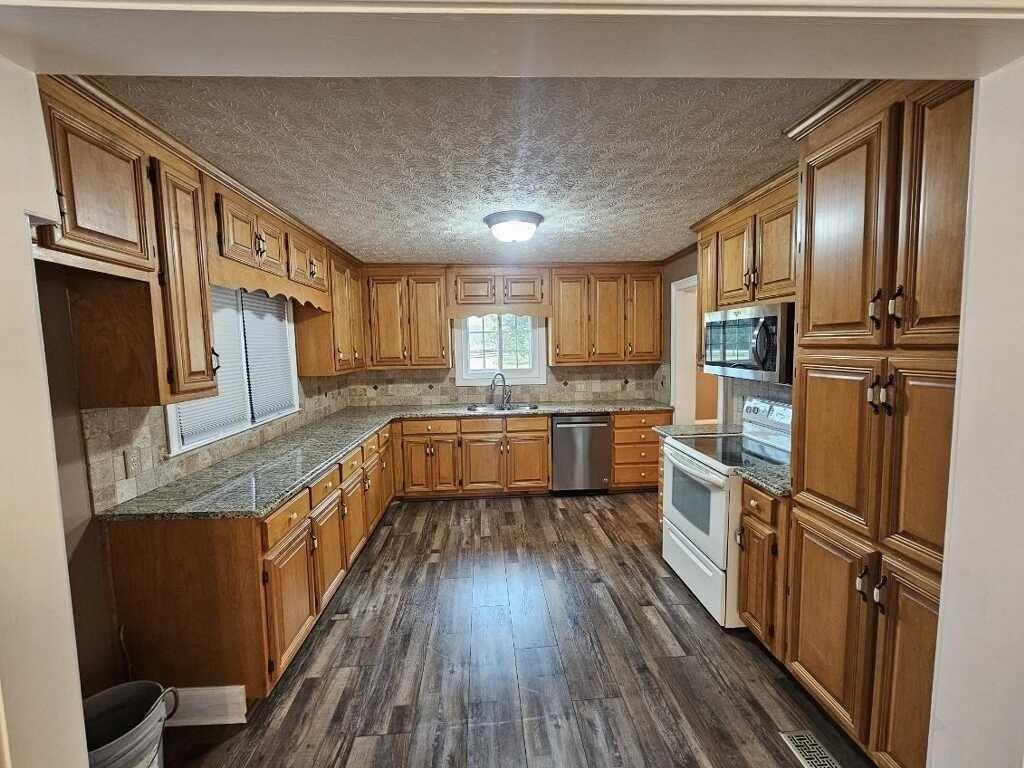 1505 Old Loganville Rd - Photo 7 of 46