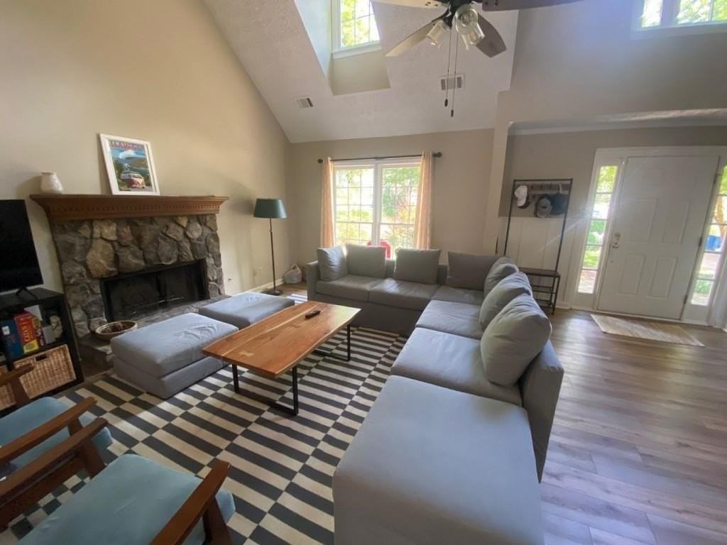 420 Ridge Ct - Photo 4 of 11