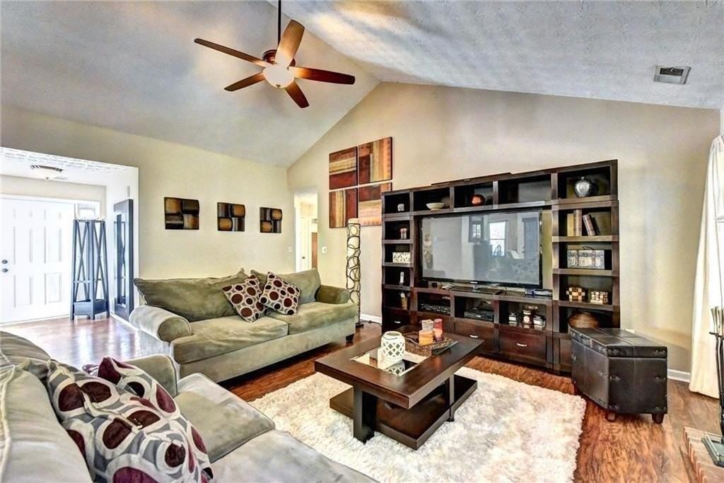 3940 Piper Glen Dr - Photo 2 of 48