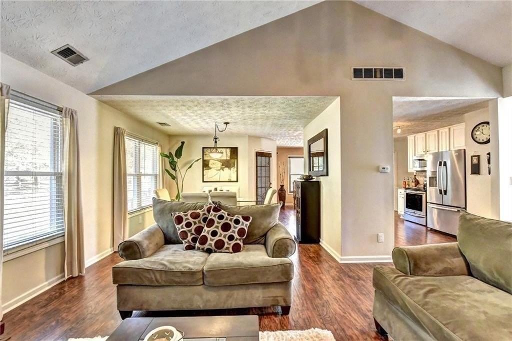 3940 Piper Glen Dr - Photo 4 of 48