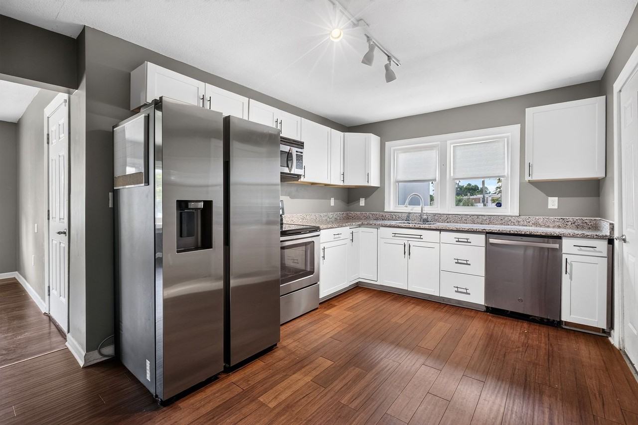 5475 Harpo St Nw - Photo 4 of 14
