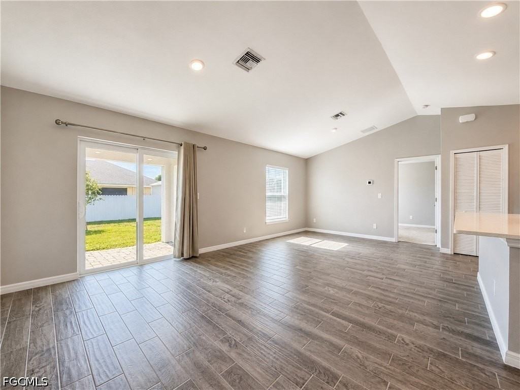 2728 Ne 5th Pl - Photo 3 of 24