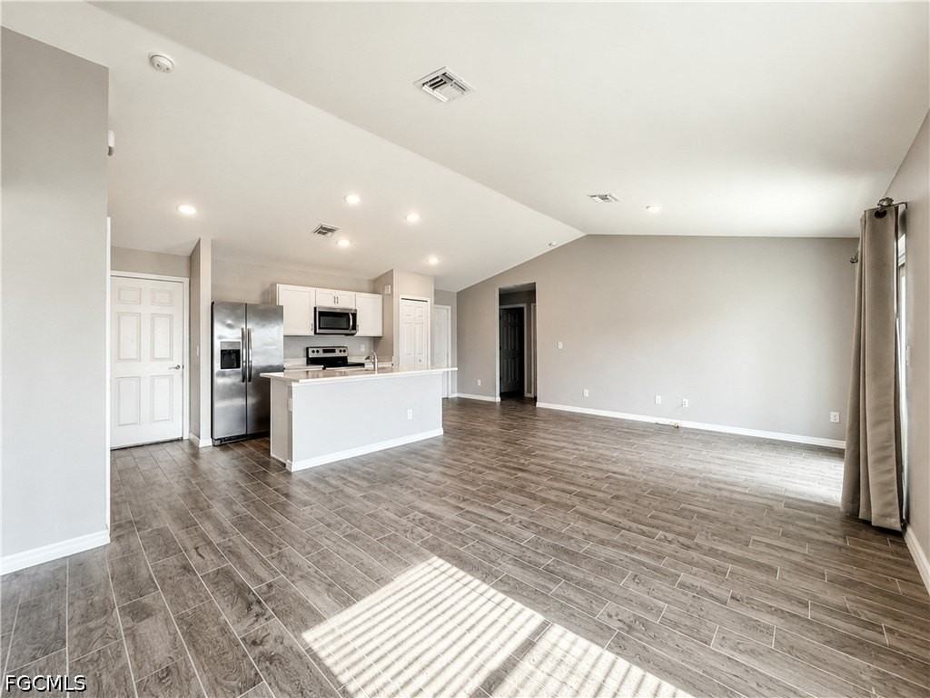 2728 Ne 5th Pl - Photo 5 of 24