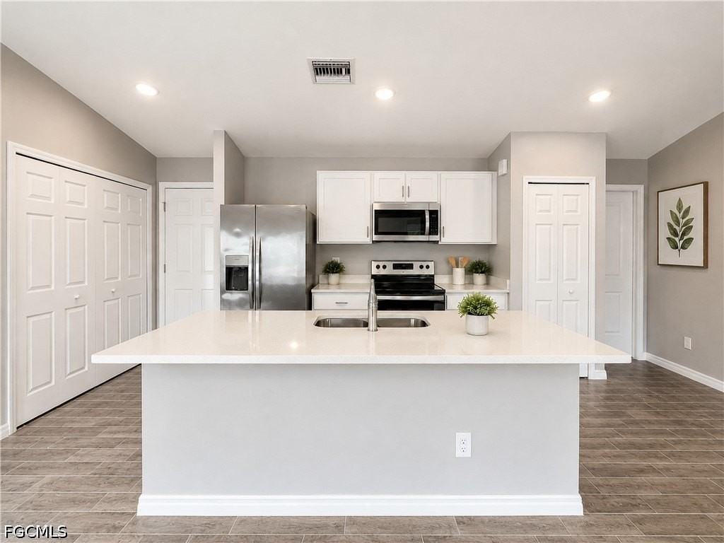 2728 Ne 5th Pl - Photo 6 of 24