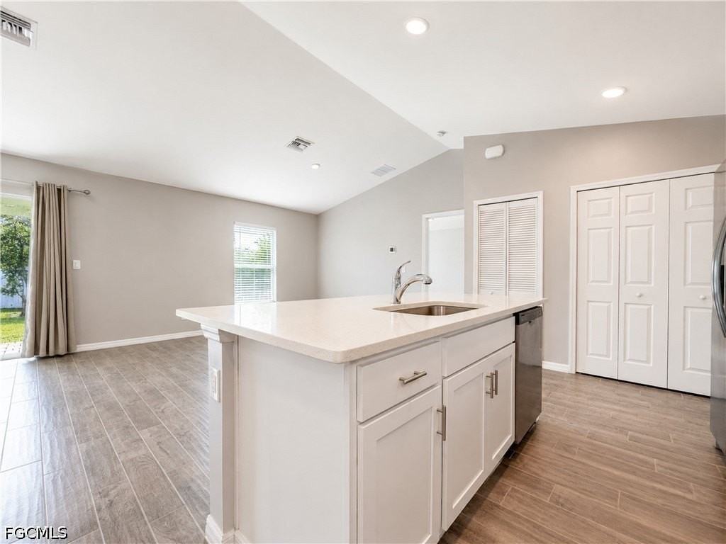 2728 Ne 5th Pl - Photo 7 of 24
