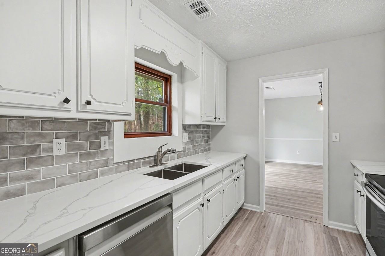 10 Gentry Dr - Photo 6 of 25