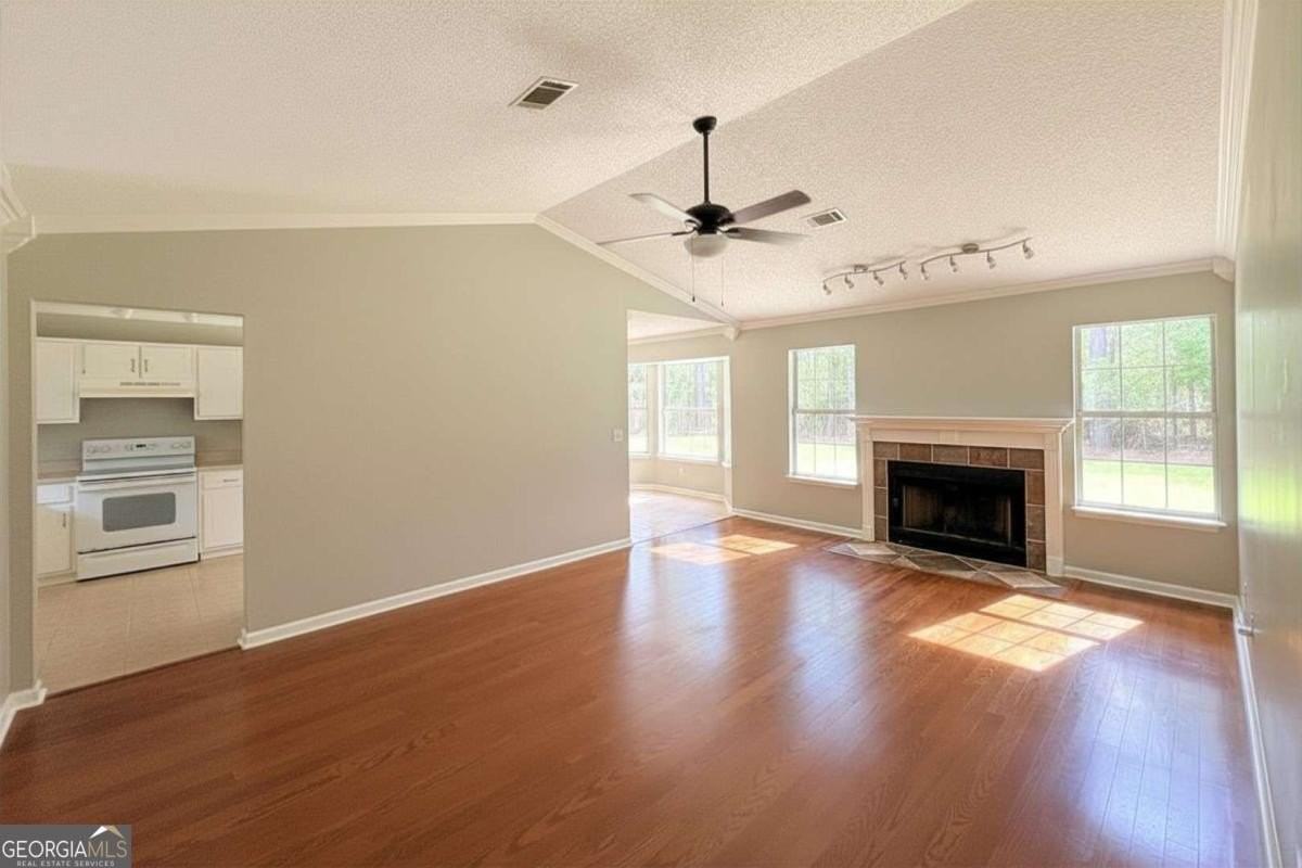 236 Woodbridge Rd - Photo 5 of 44