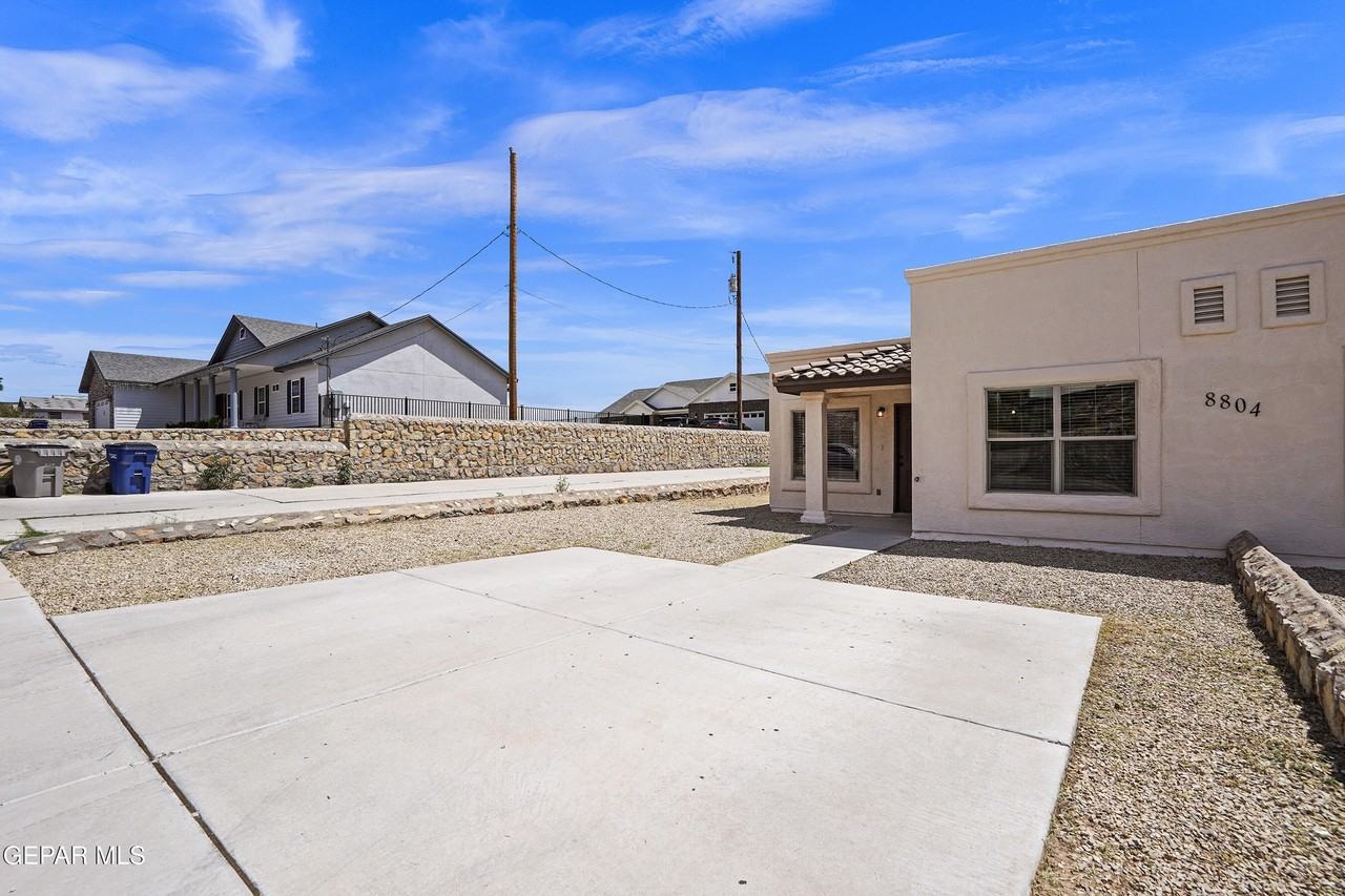 8804 Eclipse St #B - Photo 2 of 29