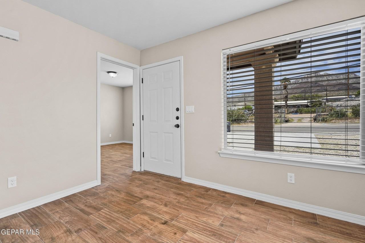 8804 Eclipse St #B - Photo 5 of 29