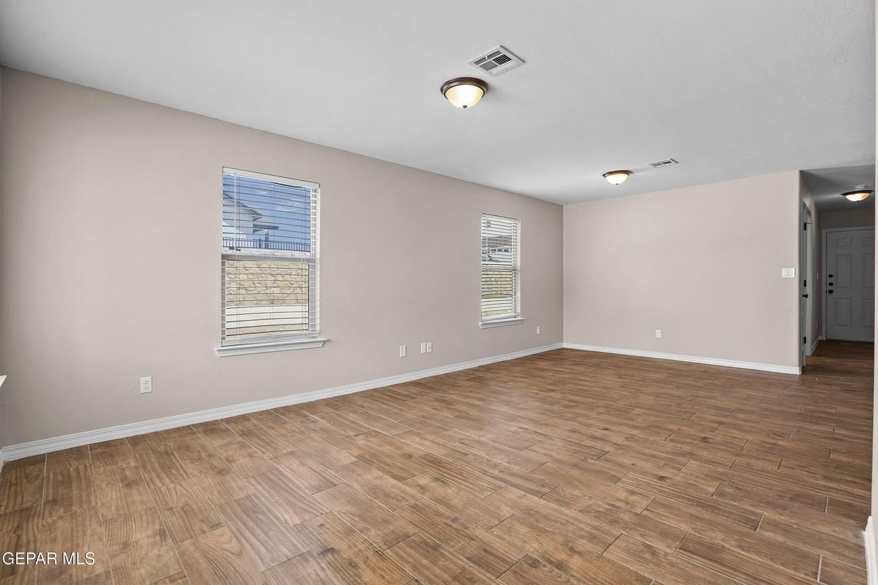 8804 Eclipse St #B - Photo 6 of 29