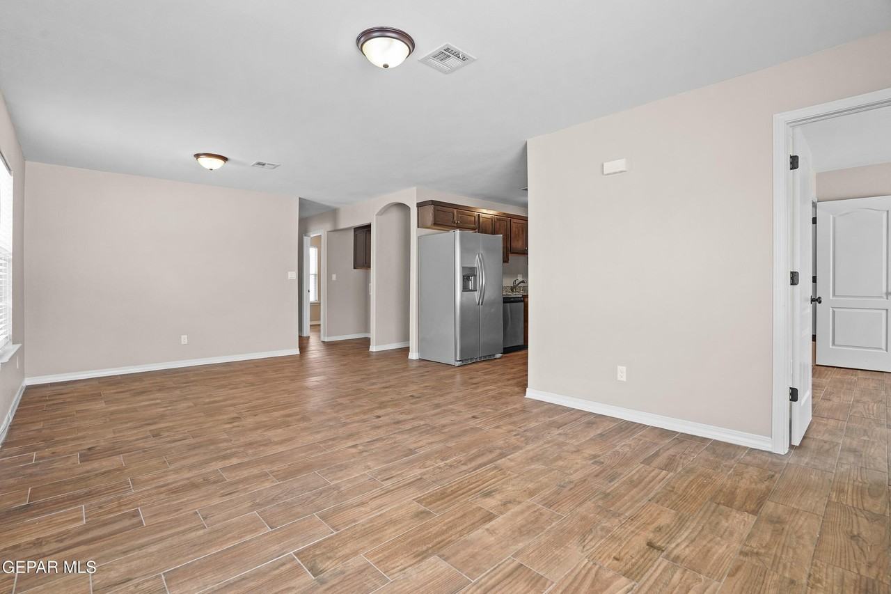 8804 Eclipse St #B - Photo 7 of 29