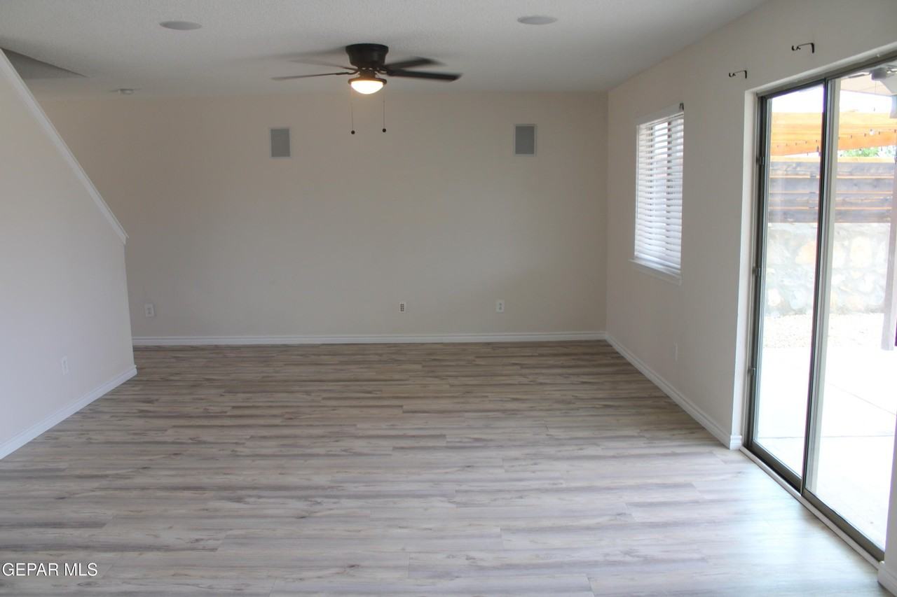 14313 Island Point Dr - Photo 4 of 25
