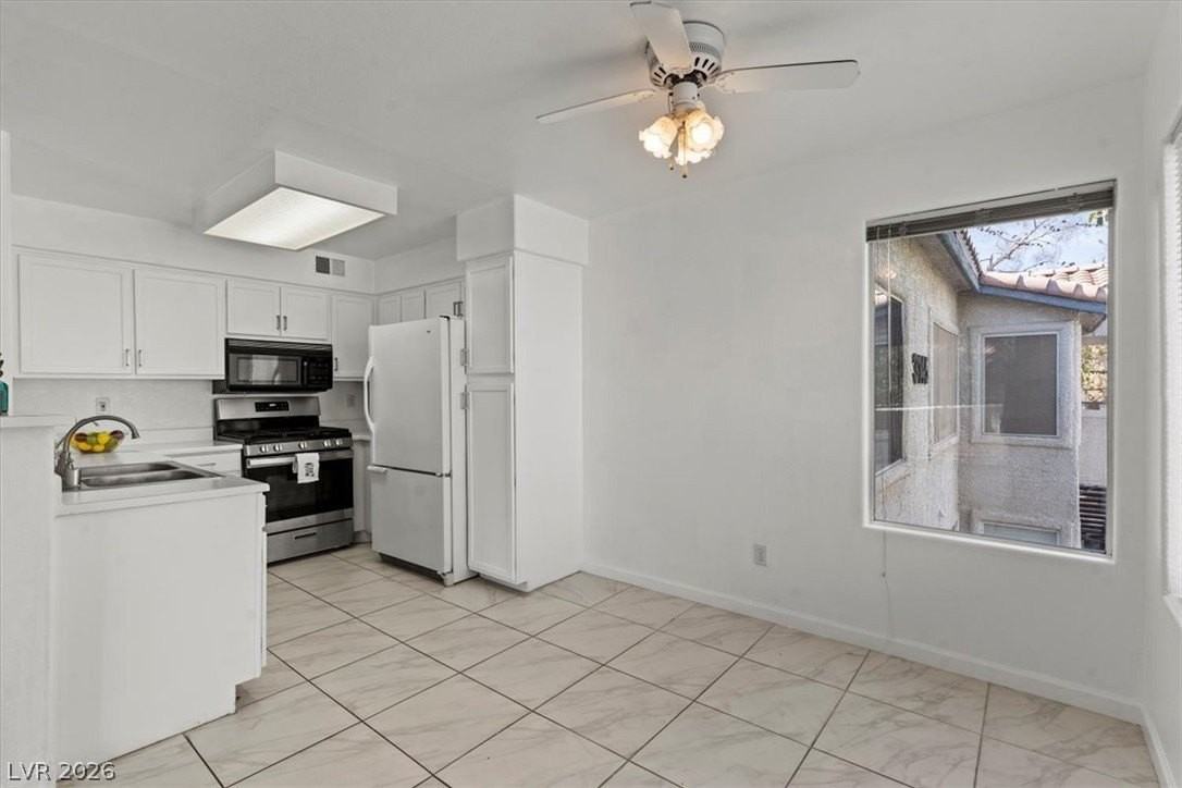 3145 Casey Dr #201 - Photo 5 of 29