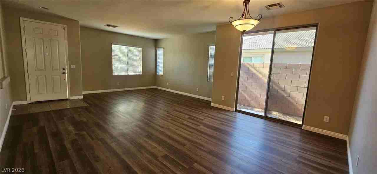 8045 Glacier Falls St - Photo 3 of 10