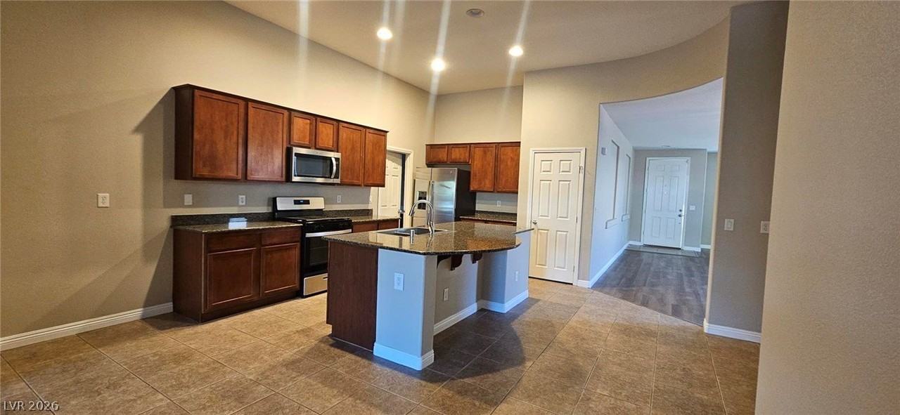 8045 Glacier Falls St - Photo 4 of 10