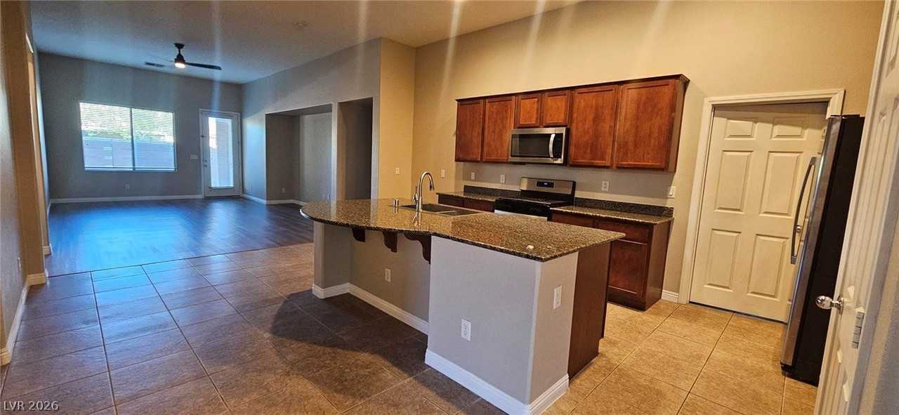 8045 Glacier Falls St - Photo 5 of 10