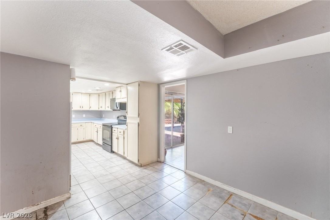 4268 Hampshire Cir - Photo 5 of 30