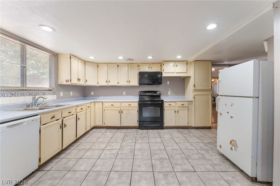 4268 Hampshire Cir - Photo 6 of 30