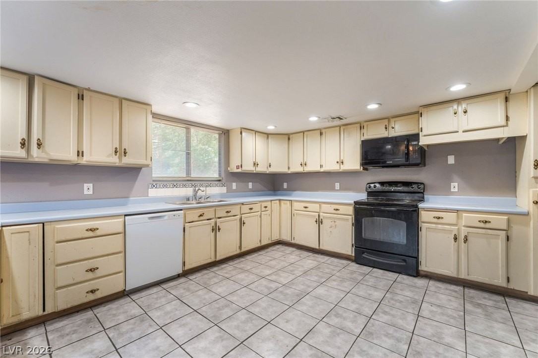 4268 Hampshire Cir - Photo 7 of 30