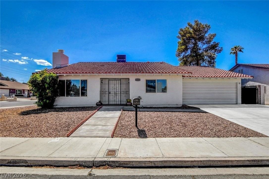 4367 S Mojave Rd - Photo 2 of 50