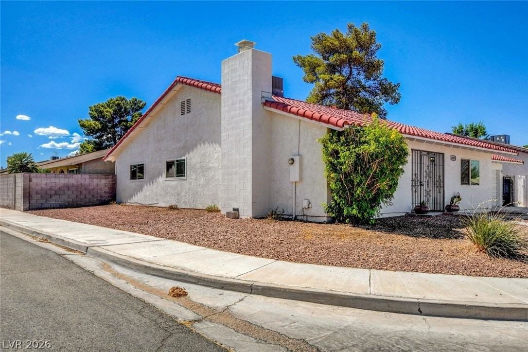 4367 S Mojave Rd - Photo 3 of 50