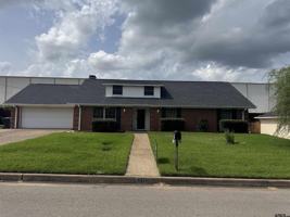 featured image of 1311 Larkspur Ln