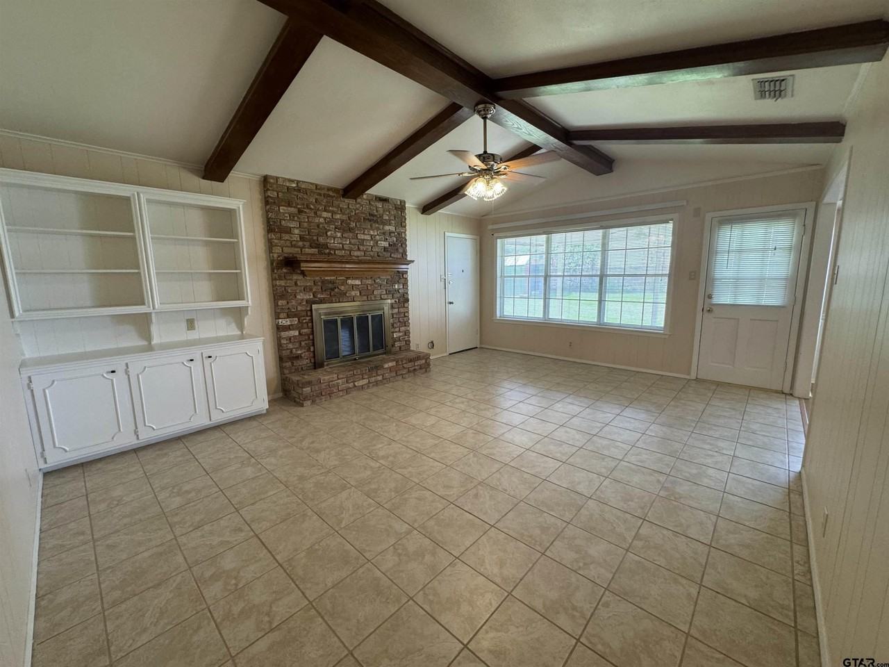 1311 Larkspur Ln - Photo 4 of 16