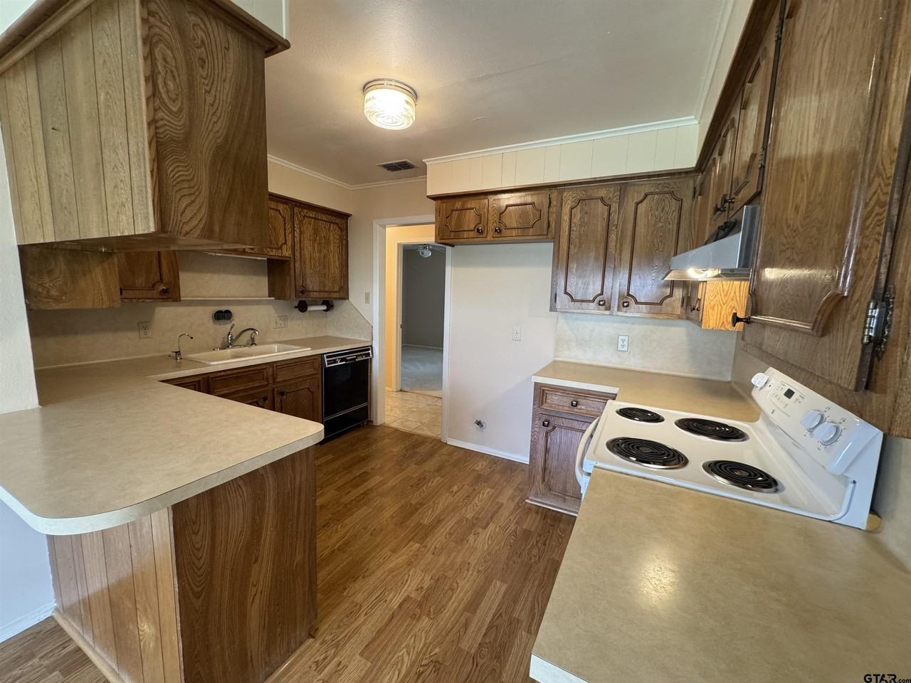 1311 Larkspur Ln - Photo 5 of 16