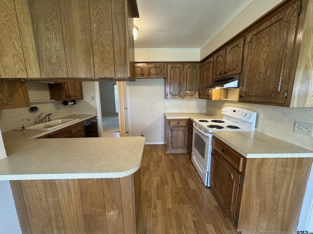 1311 Larkspur Ln - Photo 6 of 16