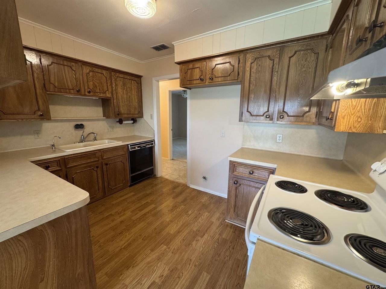 1311 Larkspur Ln - Photo 7 of 16