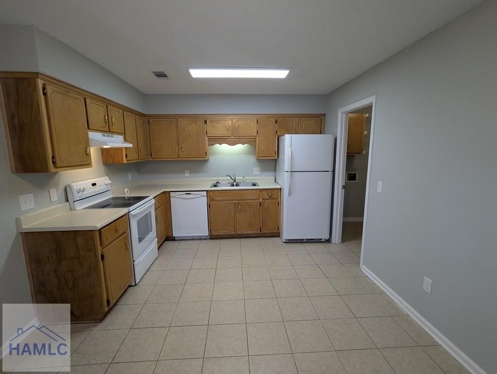 177 Sheila Dr - Photo 4 of 9