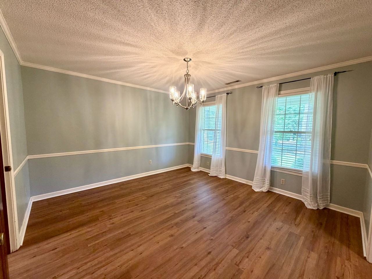741 Henderson St - Photo 5 of 18