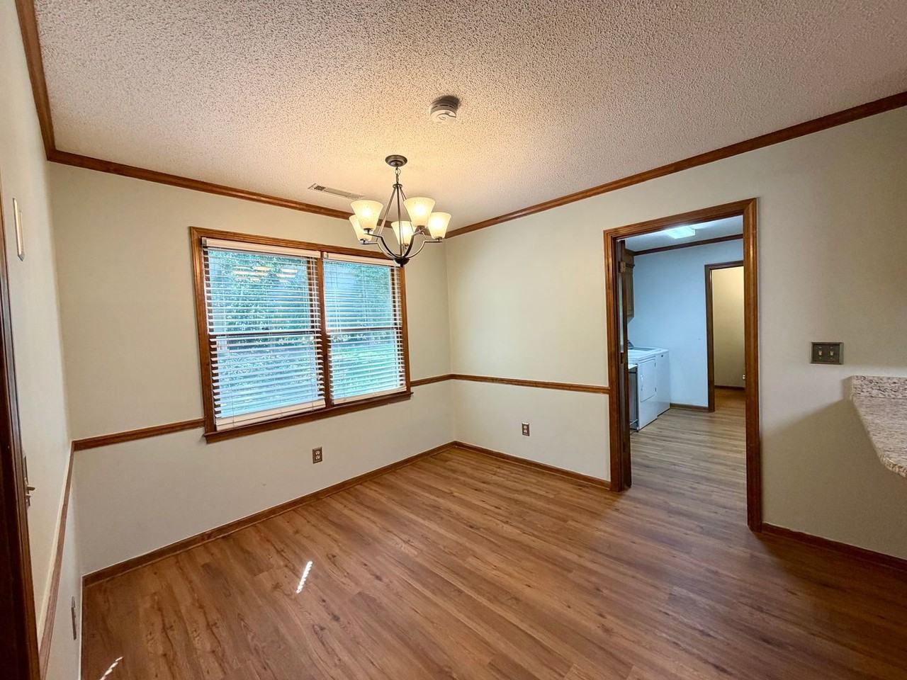 741 Henderson St - Photo 6 of 18