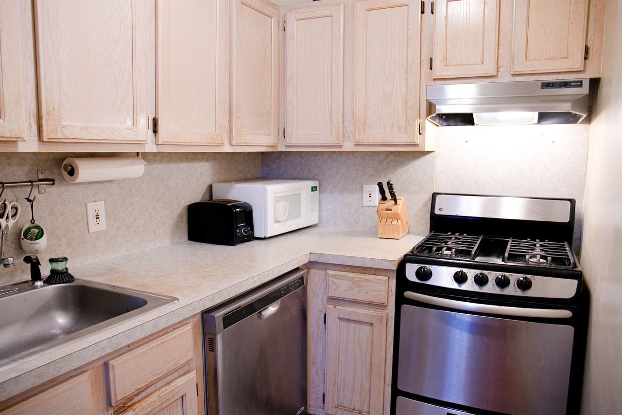 461 4th St #5W - Photo 5 of 15