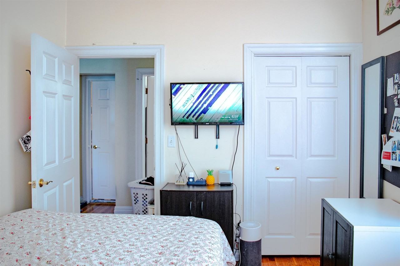 461 4th St #5W - Photo 7 of 15