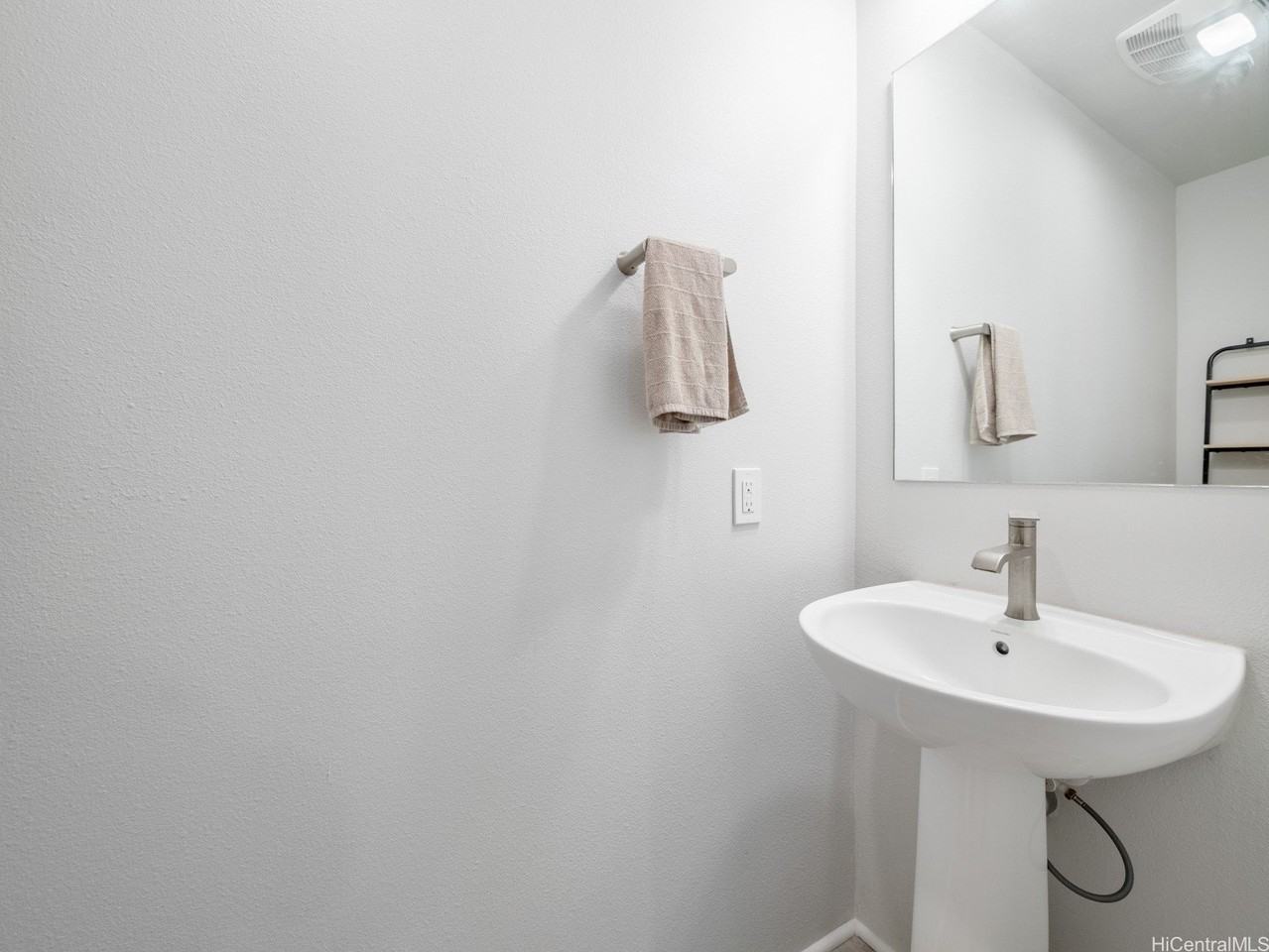 91-1640 Honouliuli St #113 - Photo 7 of 22
