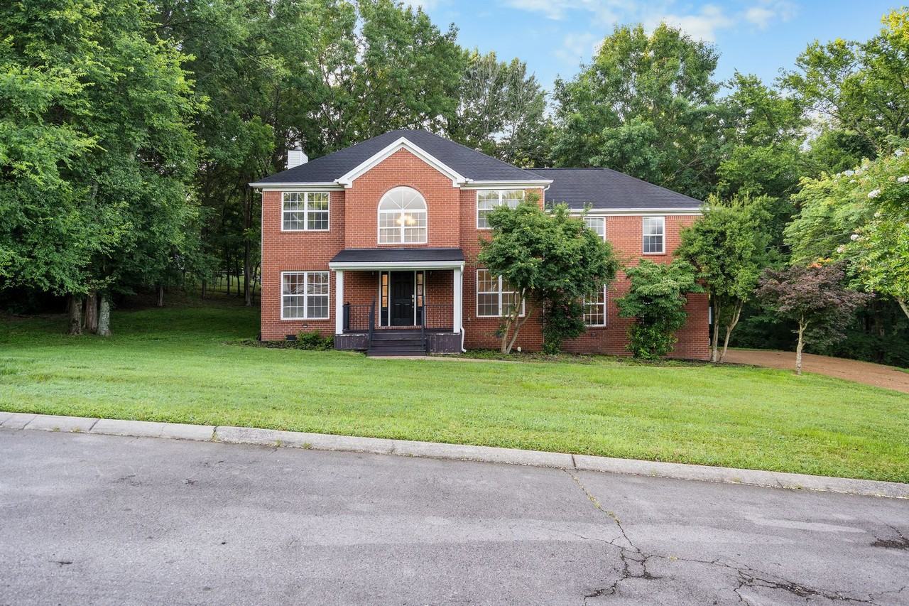 1004 Austin Ct - Photo 2 of 35