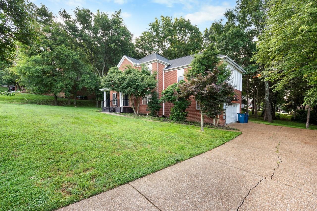1004 Austin Ct - Photo 4 of 35