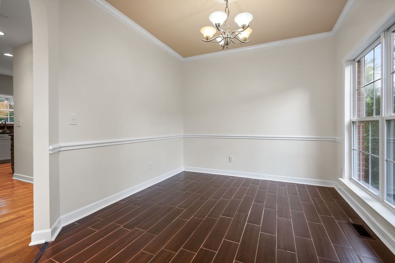 1004 Austin Ct - Photo 7 of 35